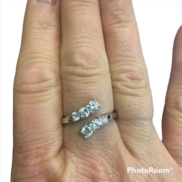 Avon size large multi CZ adjustable ring silver tone 6 stones total NIB - Picture 1 of 6